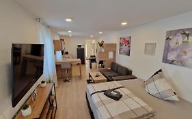 Appartment-Ferienwohnug mit Küche, Bad, kostenlos WLAN und Stellplatz, Modern eingerichtet