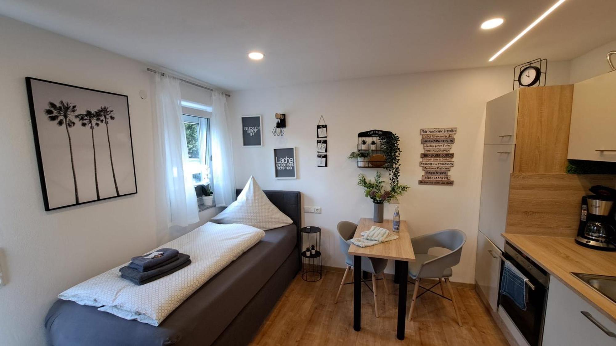 Appartment-Ferienwohnug mit Küche, Bad, kostenlos WLAN und Stellplatz, Modern eingerichtet Roding Zimmer foto