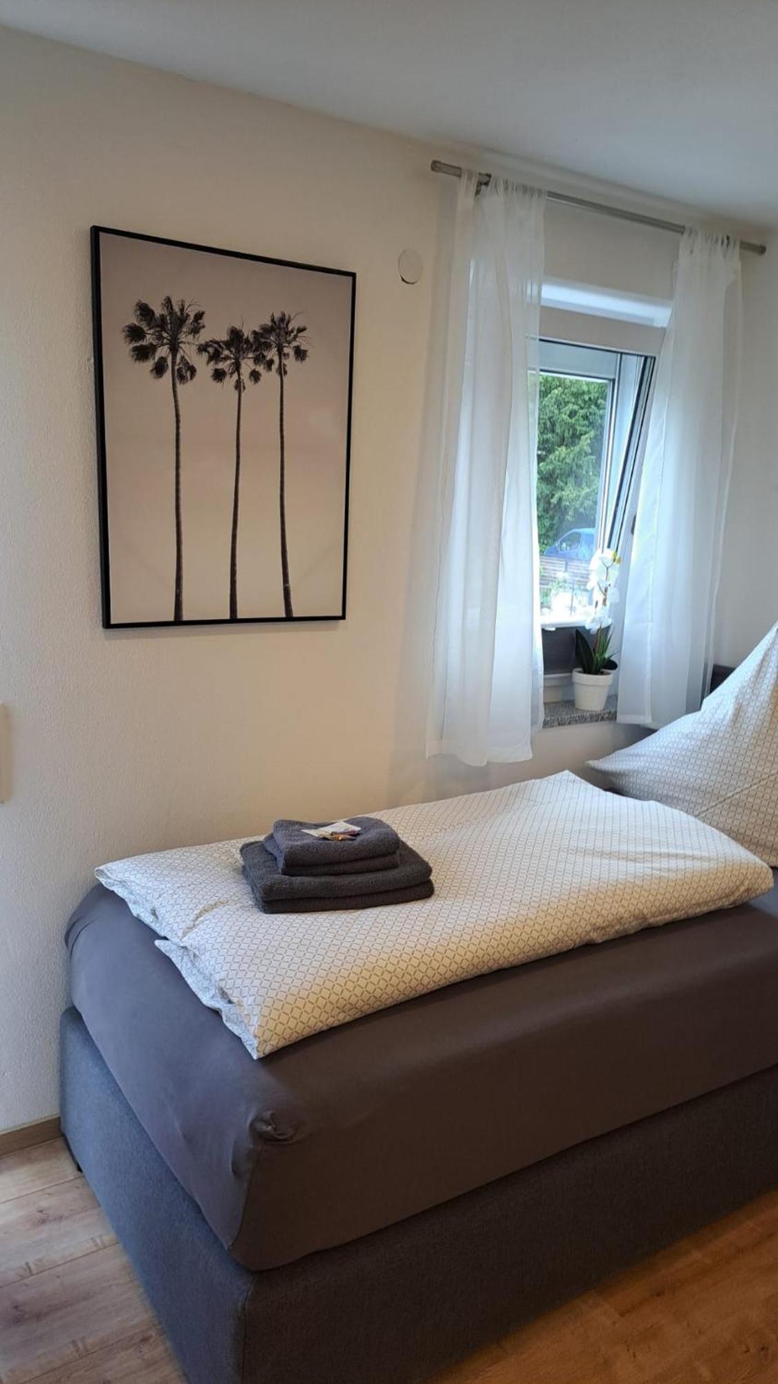 Appartment-Ferienwohnug mit Küche, Bad, kostenlos WLAN und Stellplatz, Modern eingerichtet Roding Zimmer foto
