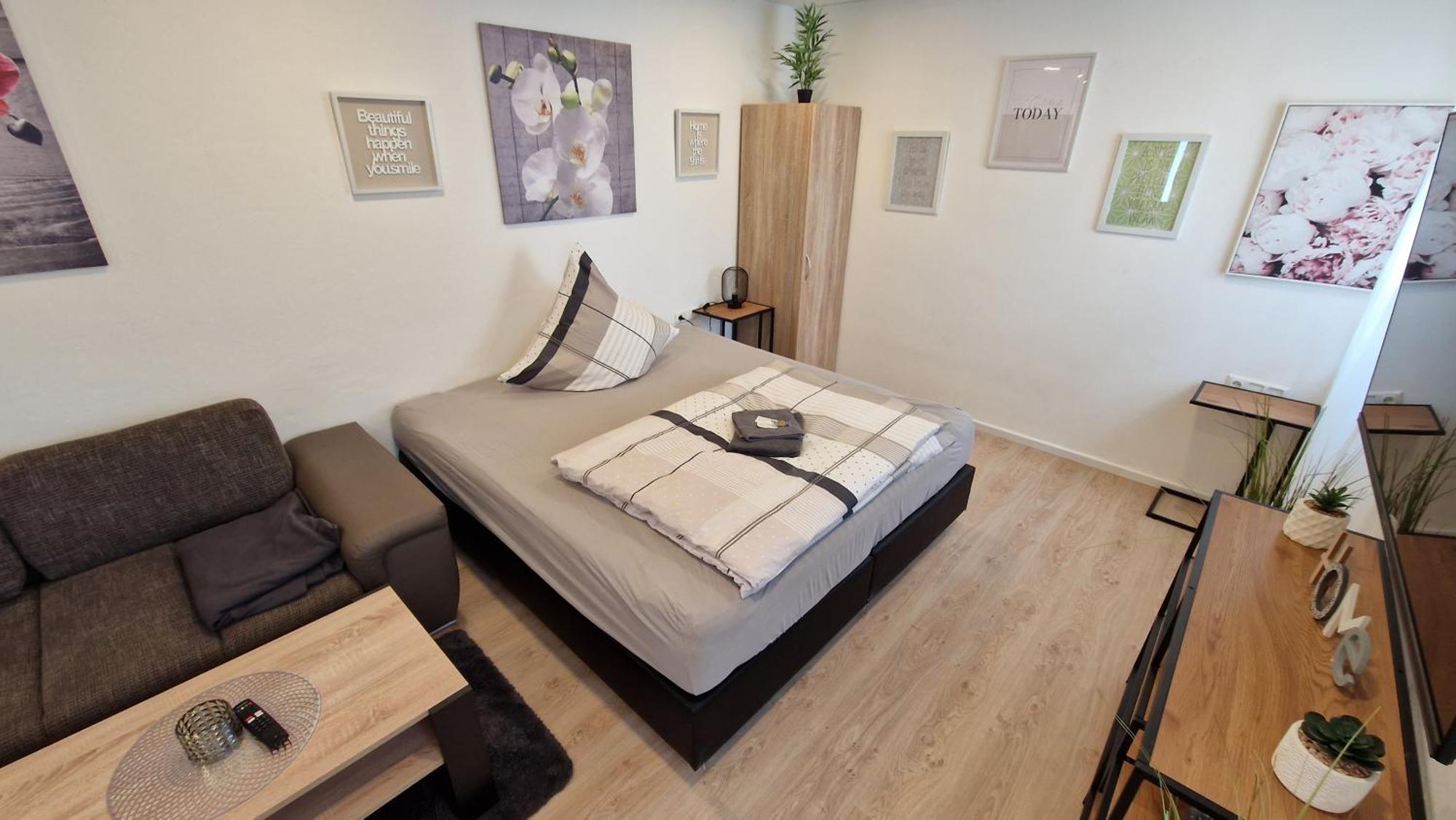 Appartment-Ferienwohnug mit Küche, Bad, kostenlos WLAN und Stellplatz, Modern eingerichtet Roding Zimmer foto